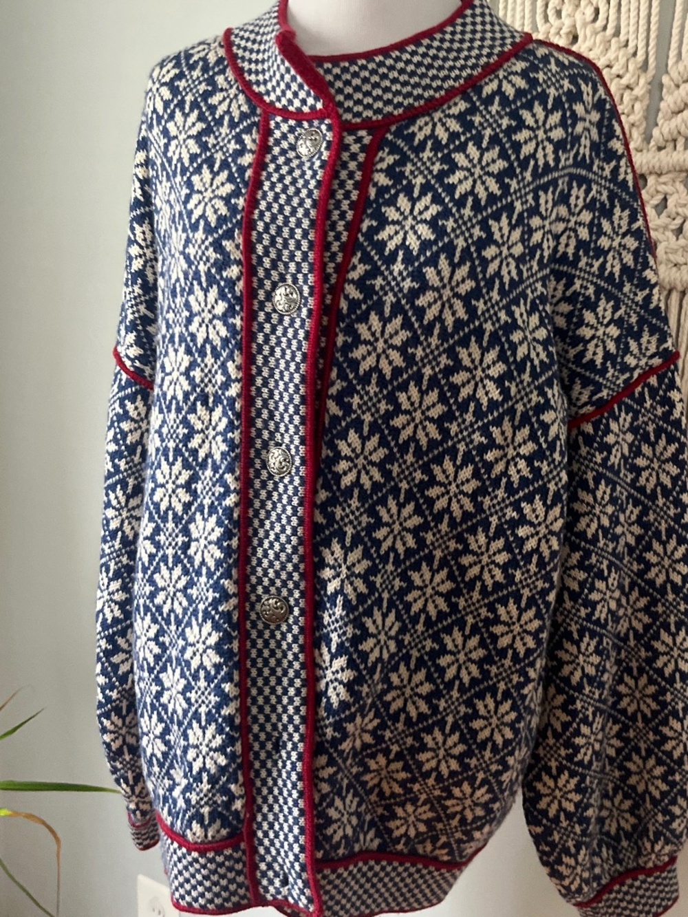 Authentic Hand Made Norwegian Wool Sweater by Vigdis Design XL - Picture 2 of 7